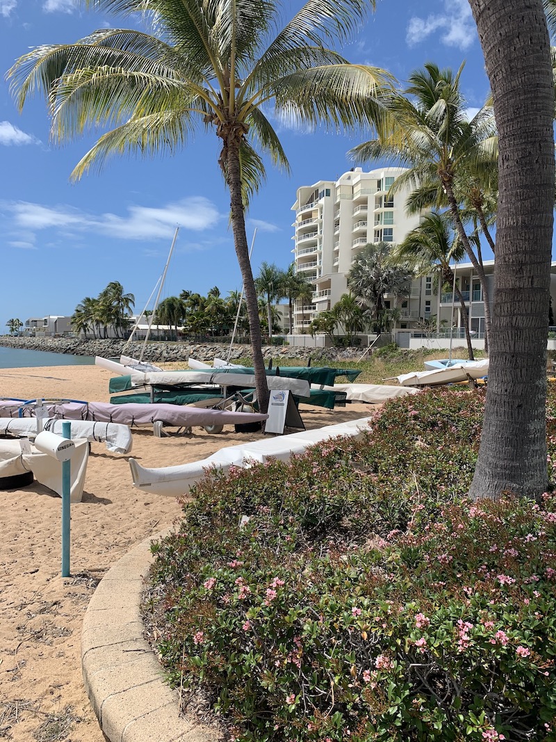 mariners-north-holiday-apartments-beachfront-townsville-accommodation