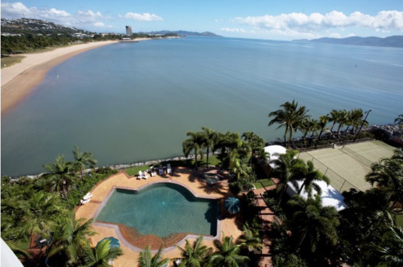 townsville-waterfront-accommodation-pool