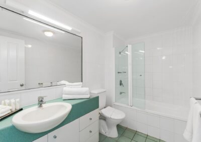 3 Bedroom Accommodation Townsville bathroom