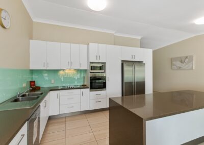 2 Bedroom Accommodation Townsville with kitchen