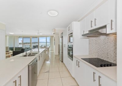 2 Bedroom Accommodation Townsville kitchen