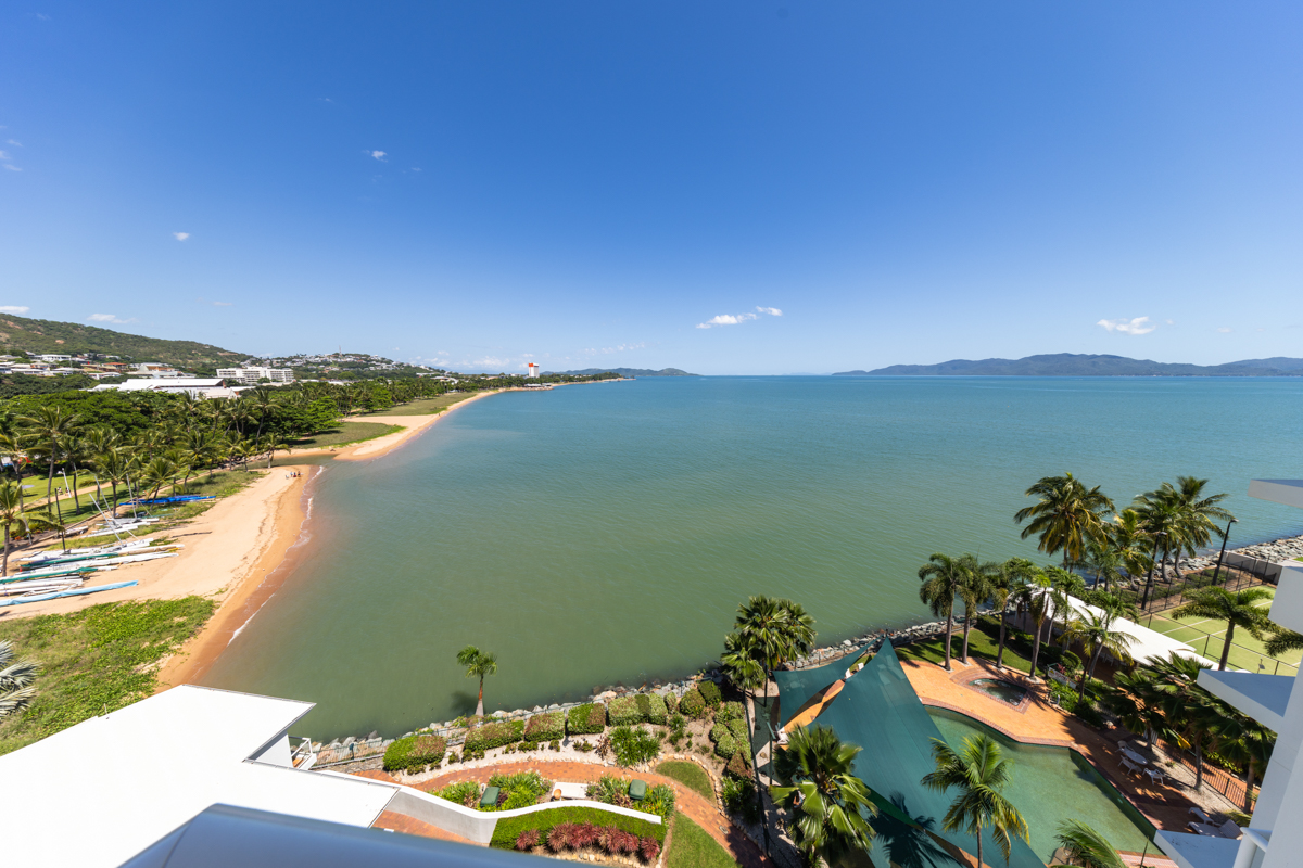 LowRes_MarinersNorth_0061 3 Bedroom Accommodation Townsville with kitchen